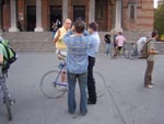 Întâlnirea din faţa Catedralei Mitropolitane