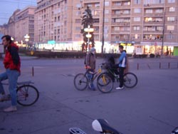Întâlnirea din faţa Catedralei Mitropolitane